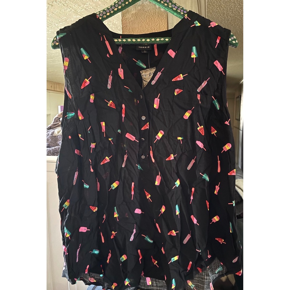 Torrid Women Plus Black Popsicle Print Sleeveless Button Down Blouse